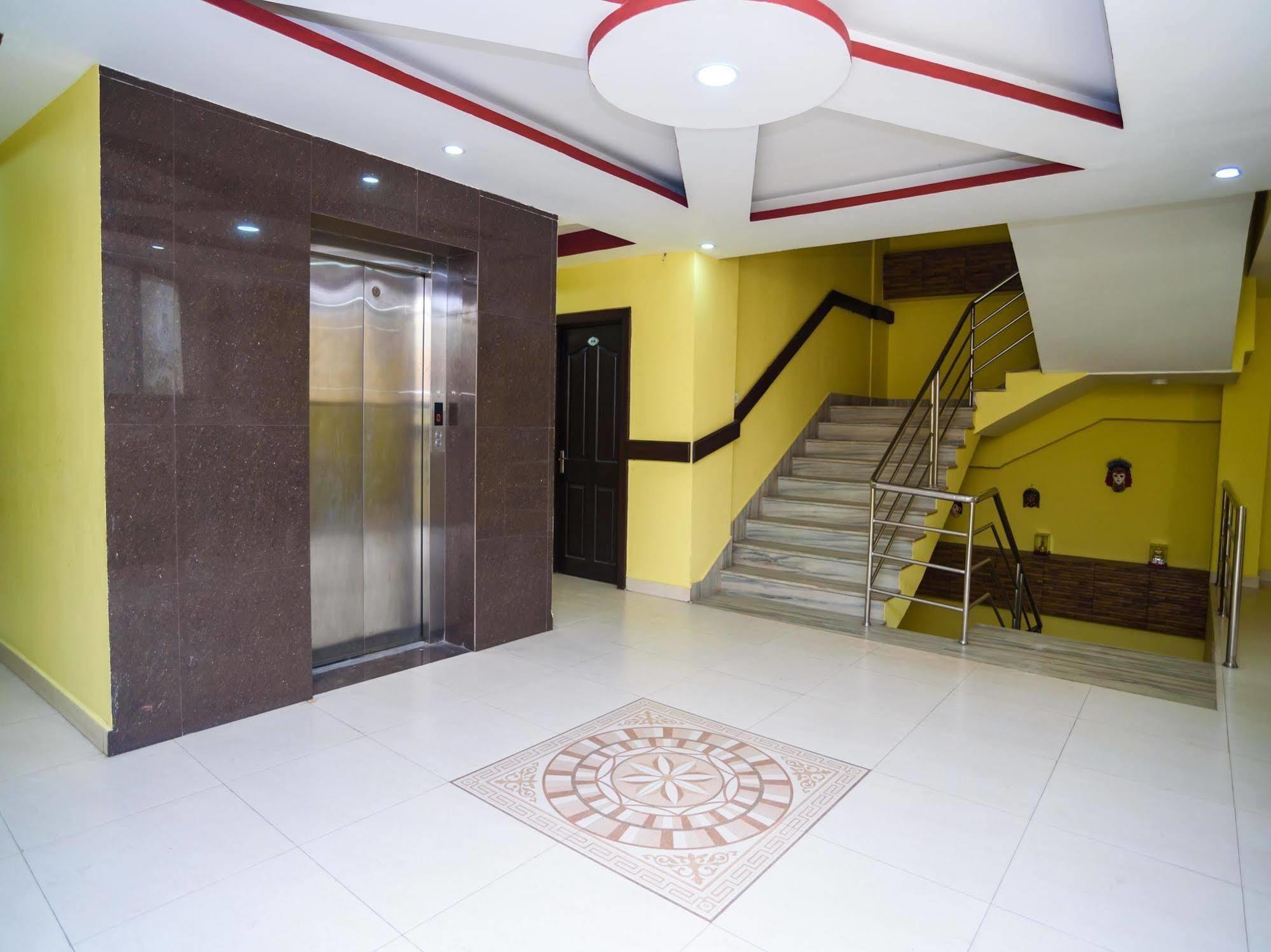 Oyo 105 Hotel Travel Inn Катманду Екстер'єр фото