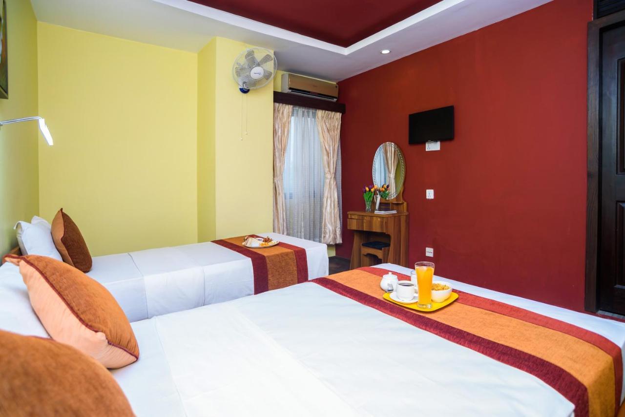 Oyo 105 Hotel Travel Inn Катманду Екстер'єр фото
